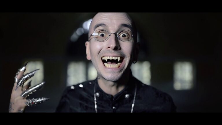 Sara Noxx & Mark Benecke – Vampire