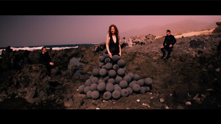 X-Perience – Never Look Back