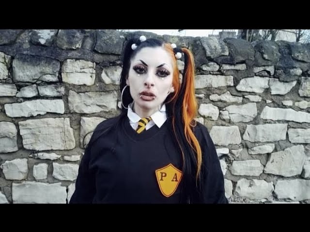 Pretty Addicted – Dickhead