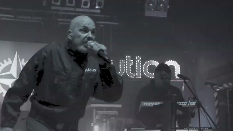 evo-lution Dunkle Zeiten (Official Video)