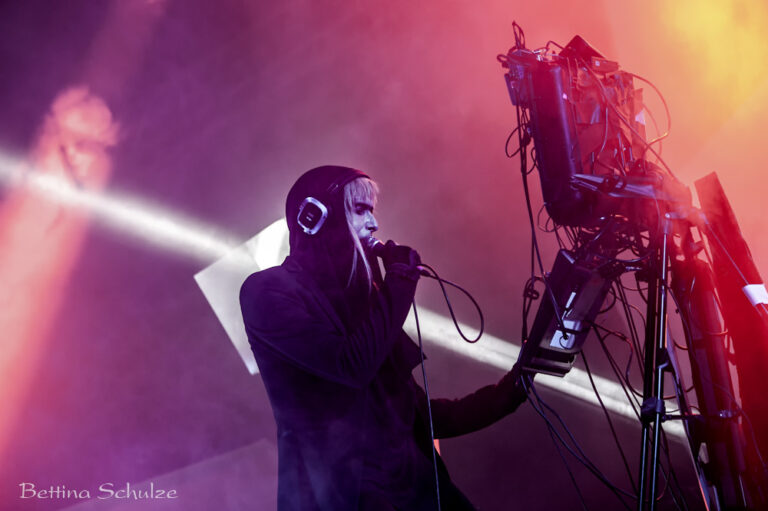 IAMX Live WGT 03.06.2022 – Agra
