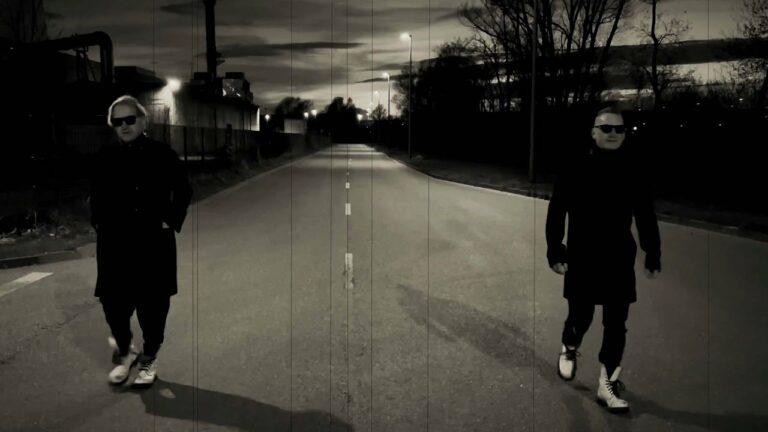 Beyond Obsession – Black White Hearts