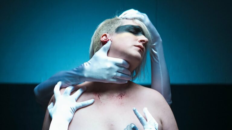 KY – Grey Room