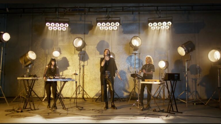 Ultra Sunn – Shake Your Demons