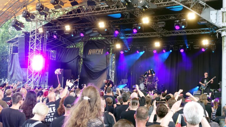 Vlad In Tears Live auf dem Amphi Festival 2025
