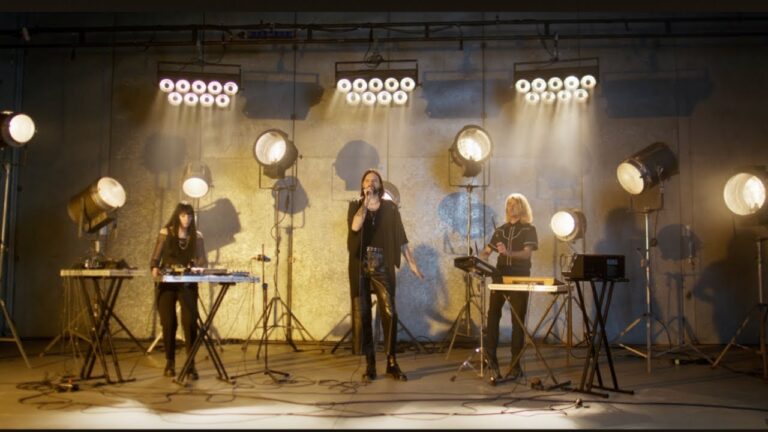 Ultra Sunn – Shake Your Demons