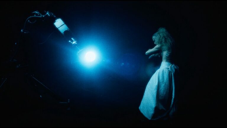 Dina Summer – Disco Goth (Video)